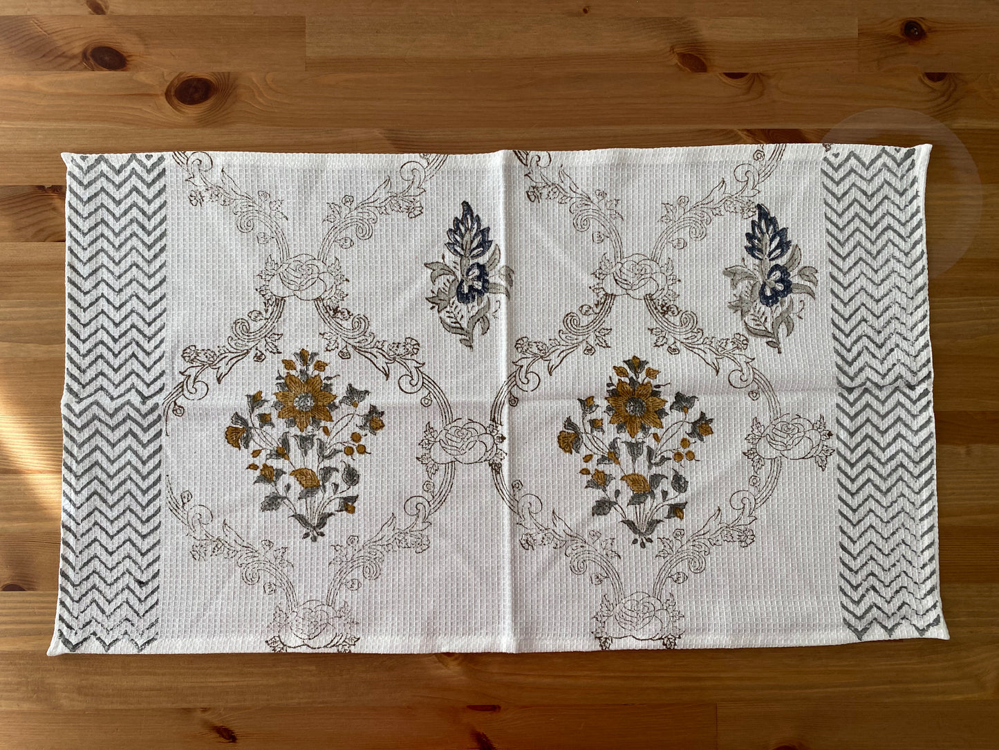 Senffarbenes Handtuch